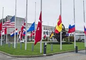 NATO da Bayraklar Yarıya İndirilecek