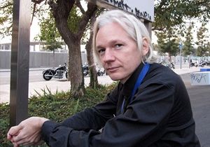 Wikileaks Kurucusu Teslim Oluyor