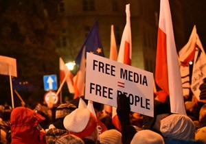 Polonya da  zgr Basn  Protestosu