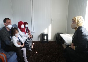 Emine Erdoan, zmir de depremzede vatandalar ziyaret etti