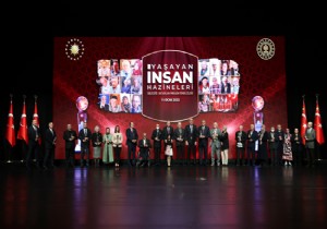 Çok Özel Gece de Çok Özel İnsanlar Ödülleriini Erdoğan dan Aldılar
