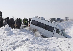 Erzurum da Zincirleme Trafik Kazası 32 Yaralı