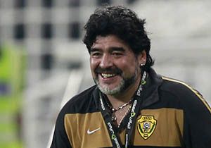Maradona Sahalara Geri Dnyor!