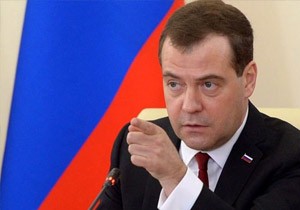 Medvedev, Rus Bakan Herkesin inde Azarlad