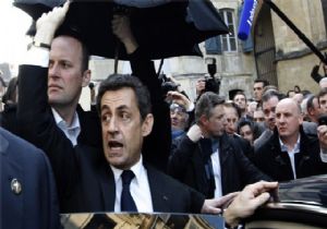 Sarkozyye yumurtal protesto 