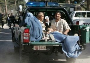 Afganistan da Bombal Saldrlar: 18 l  