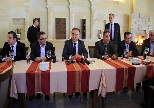 Antalya Valisi Altparmak tan nemli Aklamalar