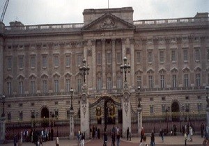 Buckingham Saray ndan Sert Aklama