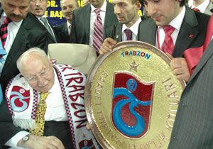 Erbakan Son Seim Gezisini ocukluunun Getii Trabzona Yapmt