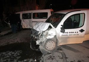 Erzincanda Trafik Kazas: 9 Yaral