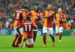 Galatasaray Evinde Mutlu