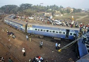 Hindistanda Tren Kazas: 20 l, 100 Yaral