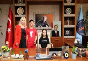 Rektör Özkan, koltuğunu Gülce Geçti ve Birhan Erdoğan’a teslim etti