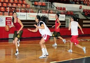 Trkiye Kadnlar Basketbol 1. Liginde Heyecan Sryor