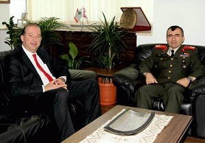 Gvenlik Kuvvetleri Komutan Tmgeneral Bozkurt,Bakan Dinyrek i Ziyaret Etti