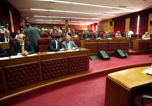 Cumhuriyet Meclisinde Muhalefetten Hkmete Sert Aklamalar