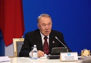 Nazarbayev, Belika ya Gidiyor