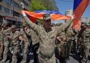 Ermenistan da Protestolar Başbakanı İstifa Ettirdi