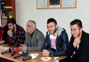 Trabzonsporlu Futbolcular Okul Ziyaretinde Bulundu