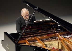 Uluslararas Antalya Piyano Festivalinde, Andreas Staier Fark