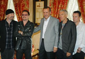 Babakan, U2 ile Bir Araya Geldi