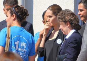 Angelina Jolie Suriye li mlteciler iin geldi. 