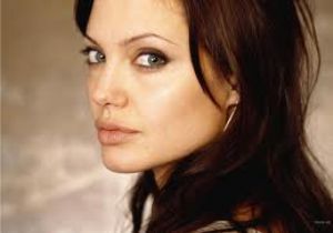 Angelina Jolie mlteciler iin geliyor