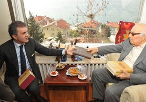 Bakan Çelik ten Yaşar Kemal e Ziyaret