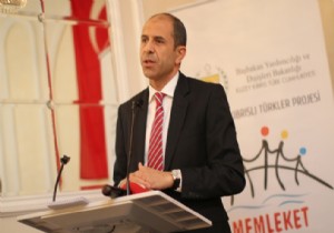 Özersay Londra da  Kıbrıslı Türkler den Özür Diledi
