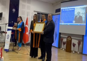 AK Parti stanbul Milletvekili Serkan Bayrama Fahri Doktora Diplomas