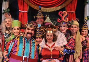 Antalya Devlet Tiyatrosu Perdesini ocuklar in At