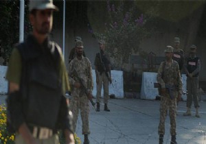 Pakistan da Üniversiteye Silahlı Saldırı