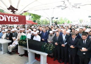Cumhurbakan Erdoan, Mahmut Ustaosmanolu nun cenaze trenine katld