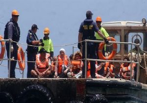 Endonezya da Trklerinde bulunduu tekne batt