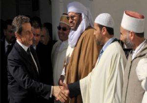 Sarkozy den camiye  helal et  karmas