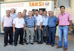 Bakan Akaydn, Taksicilerle Bayramlat