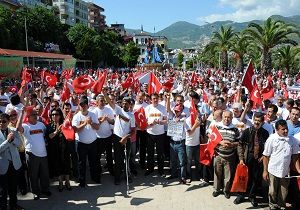 Alanya da Bykehir Yasa Tasars n  Protesto Mitingi