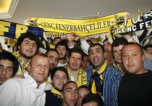 Fenerbahe Taraftarndan Emreye Veda  Treni