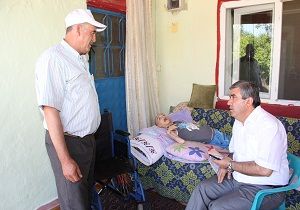 Demealt Belediye Bakan Tursun dan Anlaml  Hediye