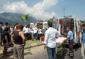 Otomobille arpan Ambulansn ofr Yaraland 