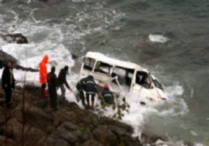 anakkale de renci servisi glete devrildi: 2 l