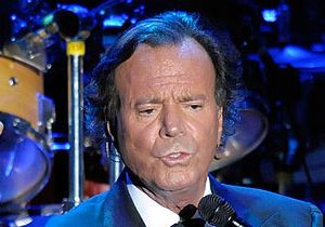 Julio Iglesias Girne konserini iptal mi etti?