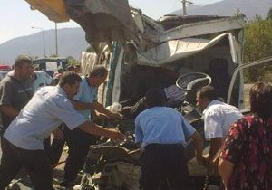 Antalya da Trafik Kazas: 3 Yaral