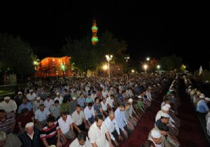 Ramazan n ilk Teravisinde Camiler Doldu Tat