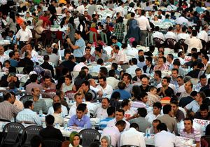 Ankara da 70 bin kiilik iftar